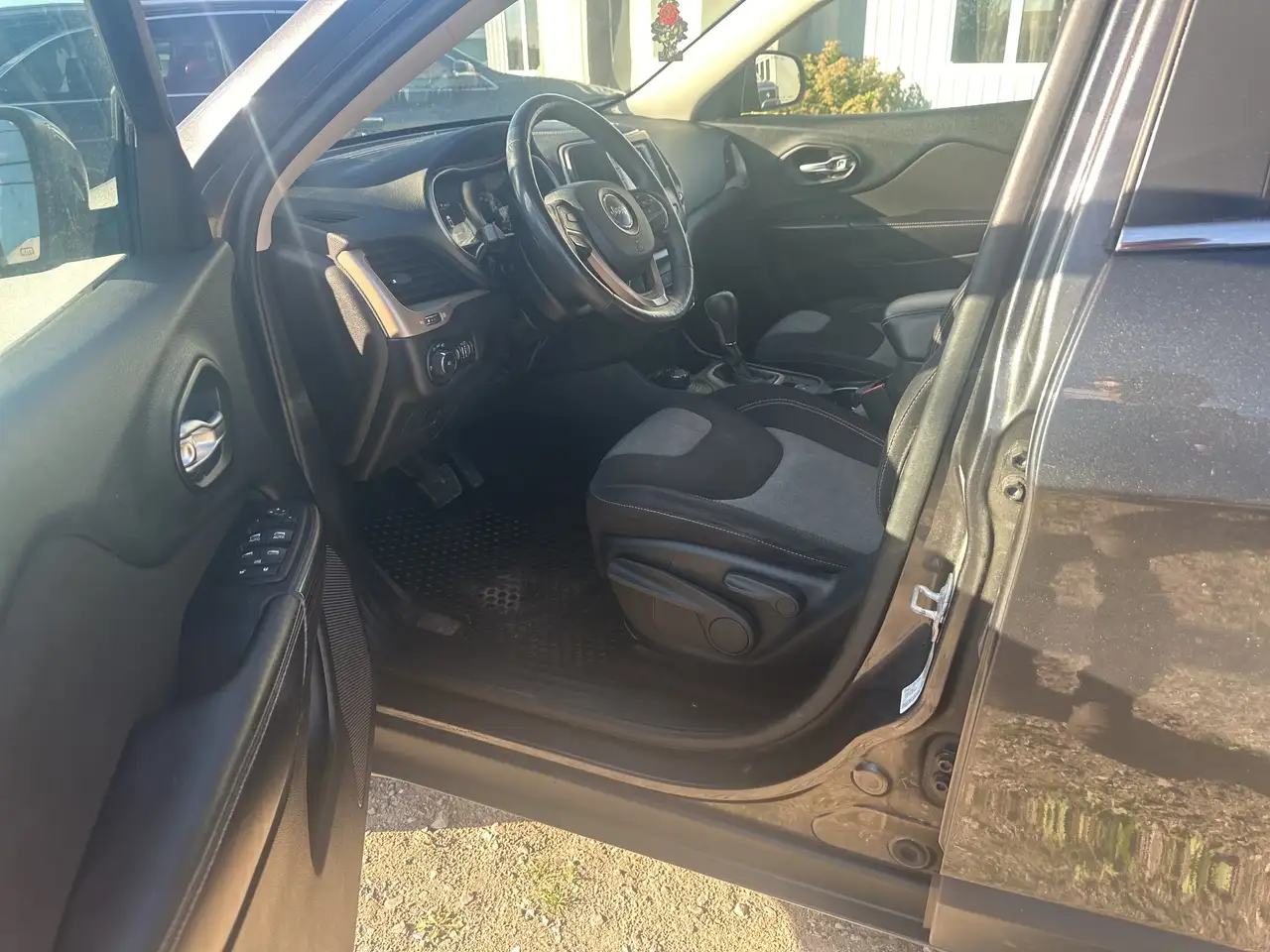 Jeep Cherokee photo Jeep Cherokee