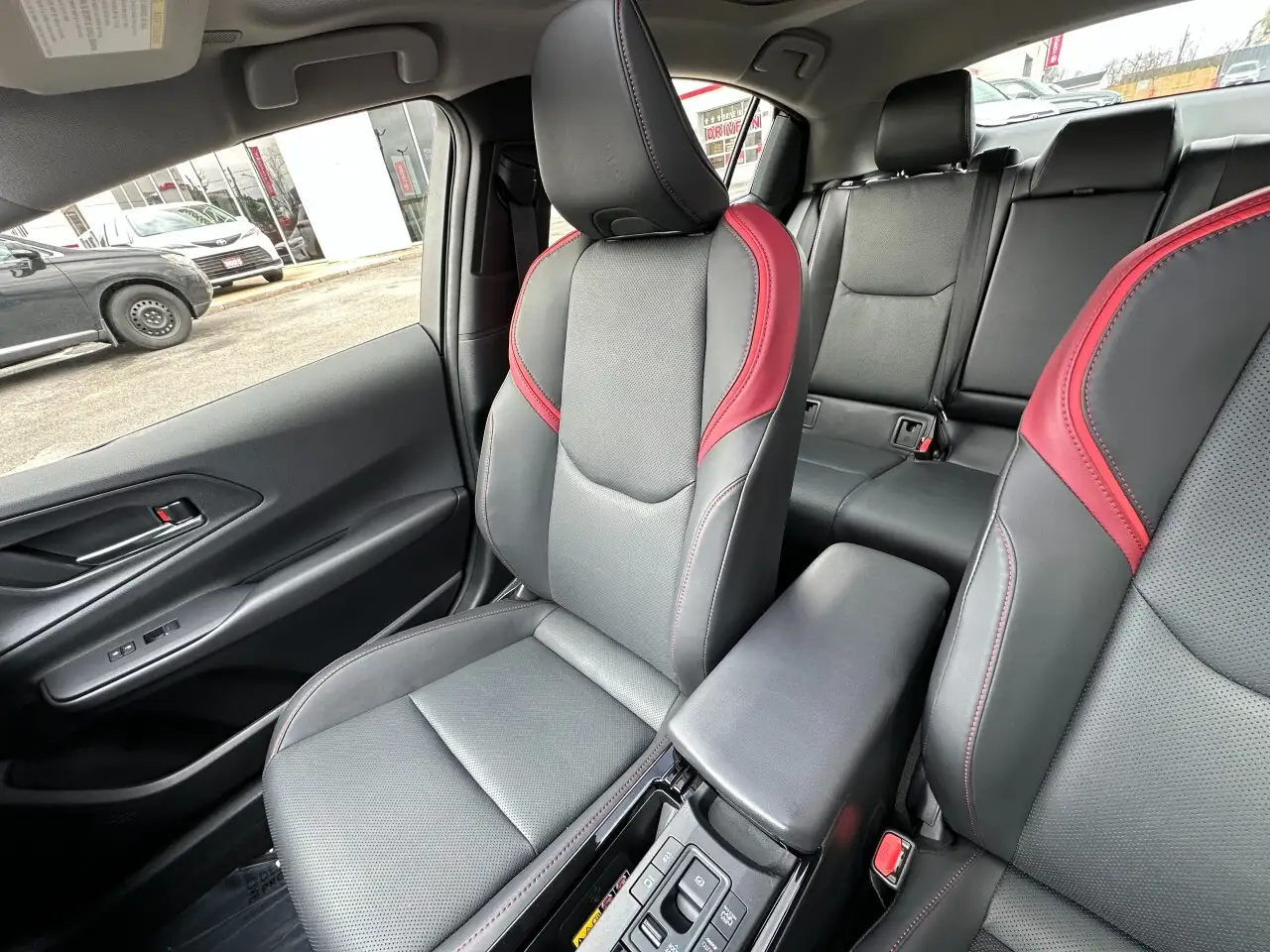 Toyota Prius Prime снимка Toyota Prius Prime