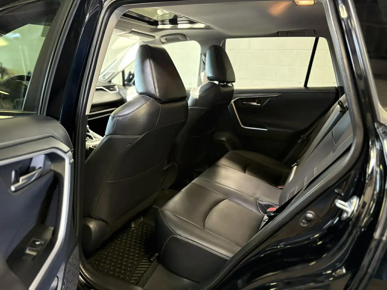 Toyota RAV 4 снимка Toyota RAV 4