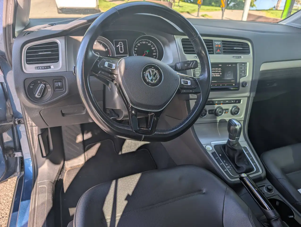 Volkswagen Golf photo Volkswagen Golf
