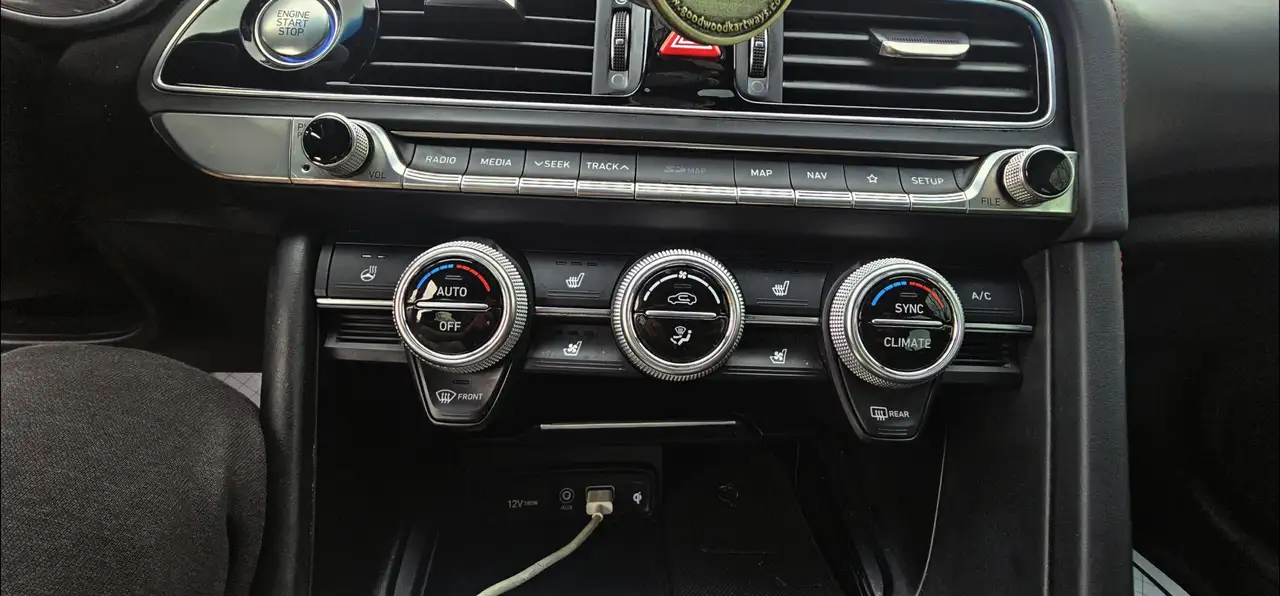 Genesis G70 снимка Genesis G70
