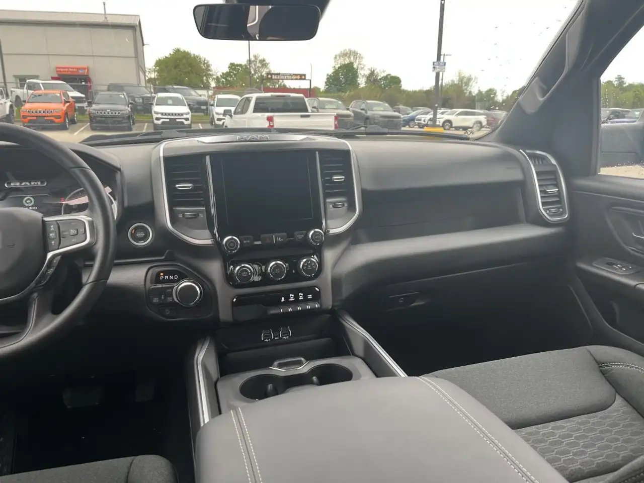 RAM 1500 снимка RAM 1500