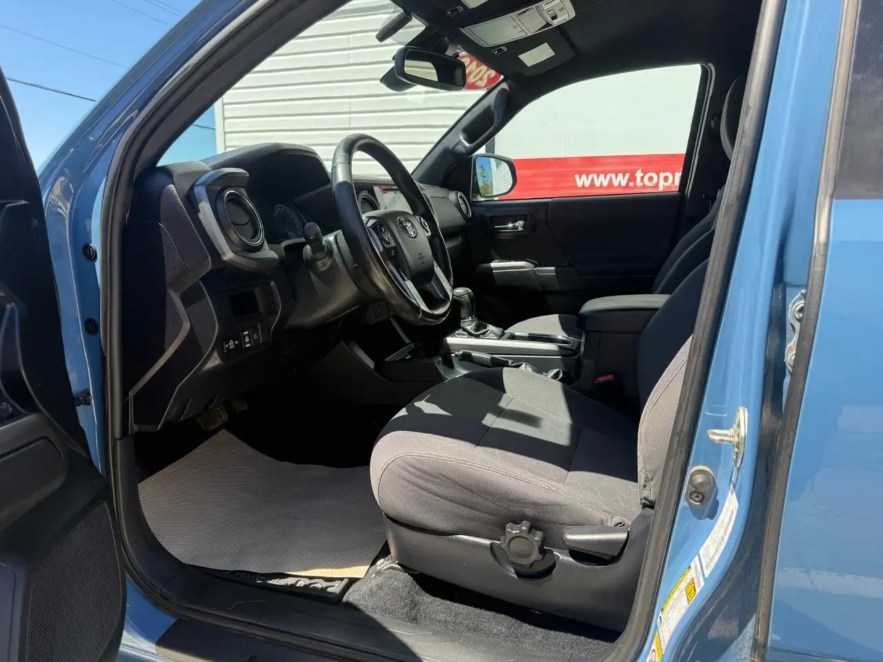 Toyota Tacoma снимка Toyota Tacoma