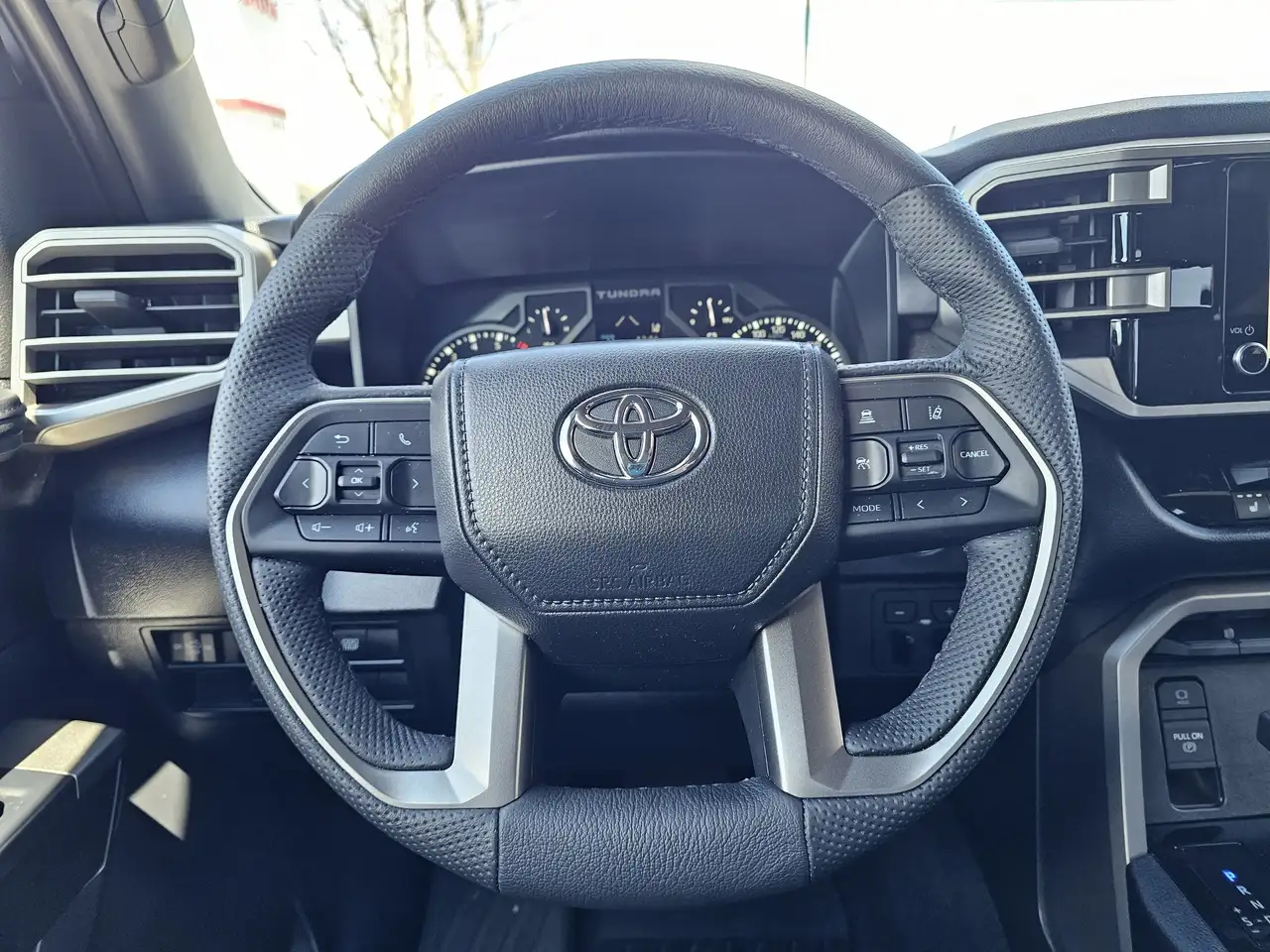 Toyota Tundra снимка Toyota Tundra