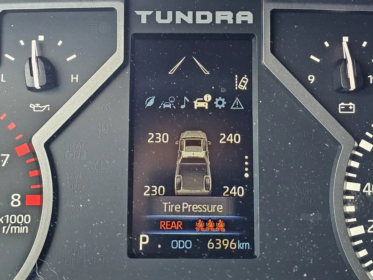 Toyota Tundra снимка Toyota Tundra