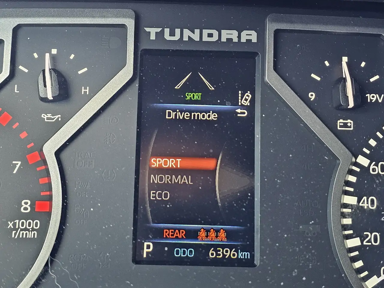 Toyota Tundra снимка Toyota Tundra