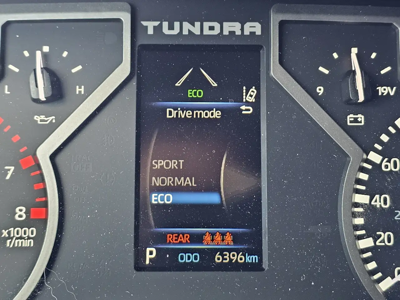 Toyota Tundra снимка Toyota Tundra