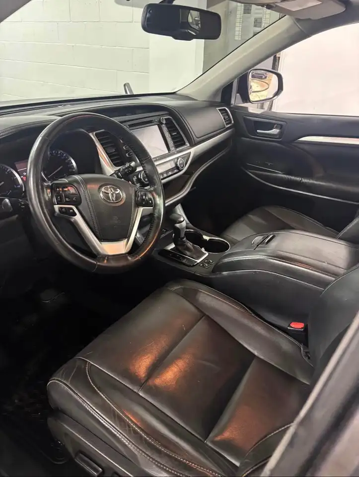Toyota Highlander снимка Toyota Highlander