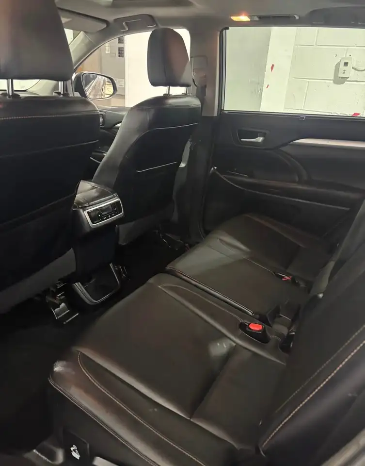 Toyota Highlander снимка Toyota Highlander