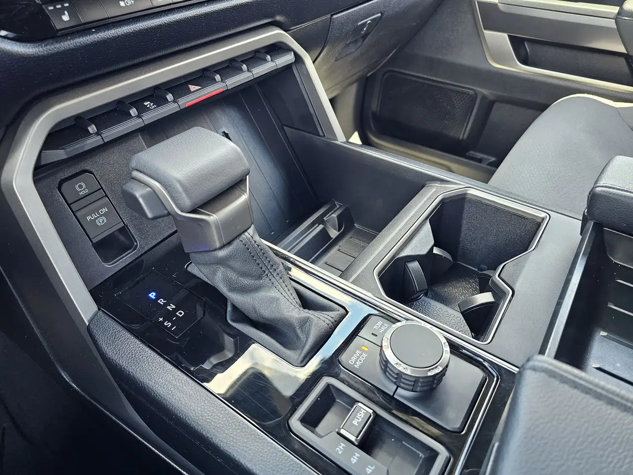 Toyota Tundra снимка Toyota Tundra