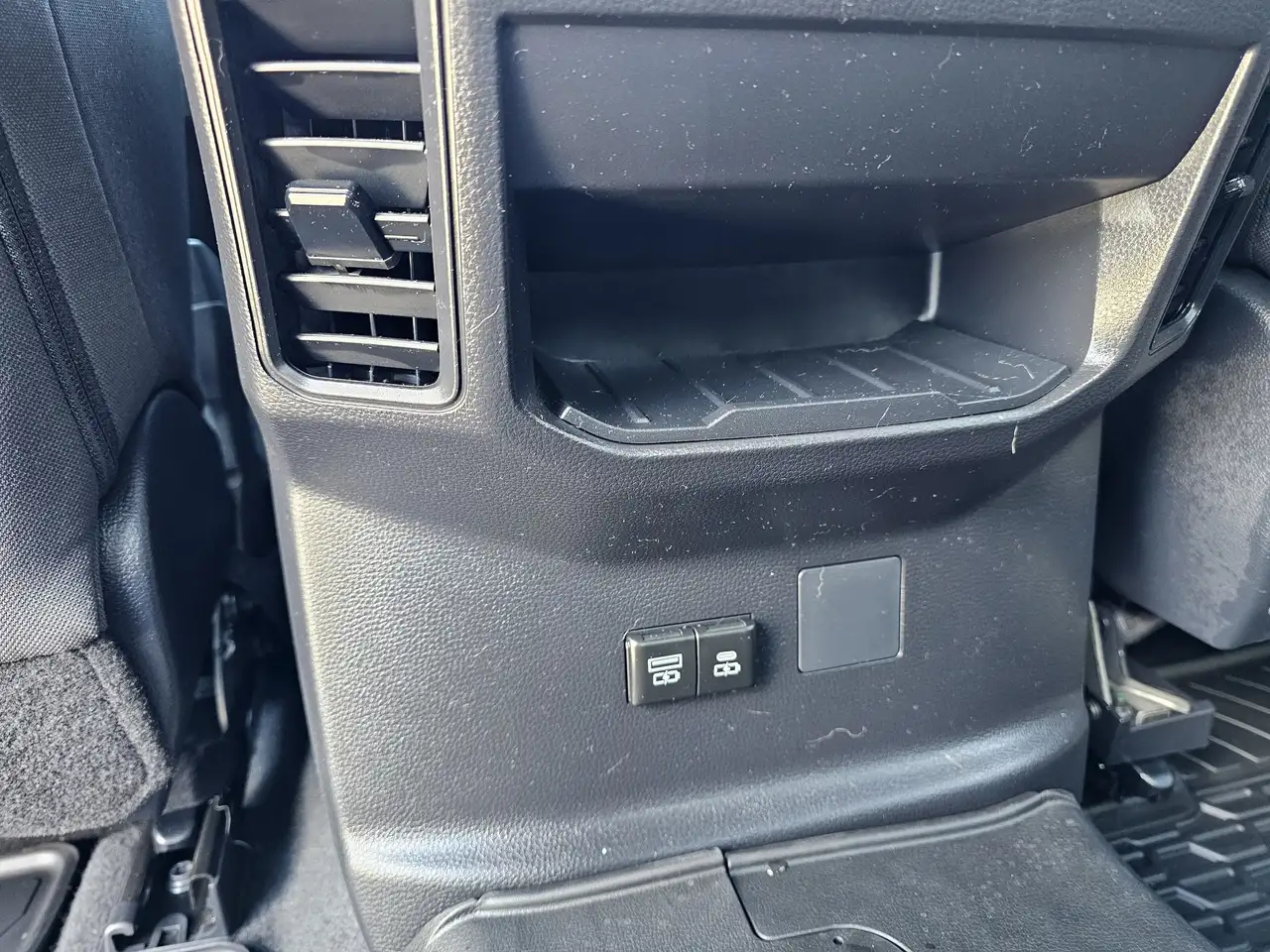 Toyota Tundra снимка Toyota Tundra