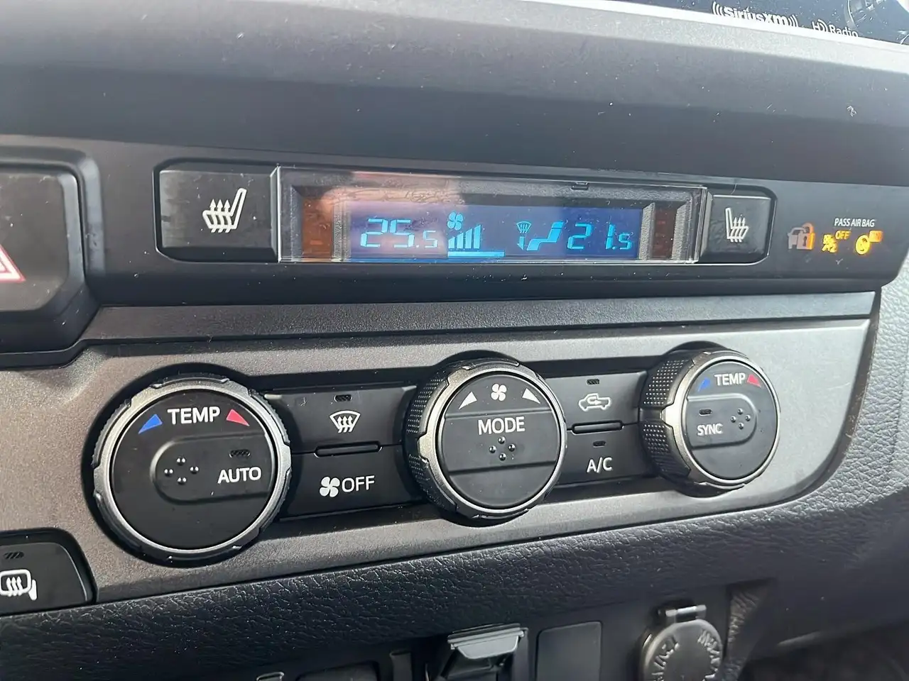 Toyota Tacoma снимка Toyota Tacoma