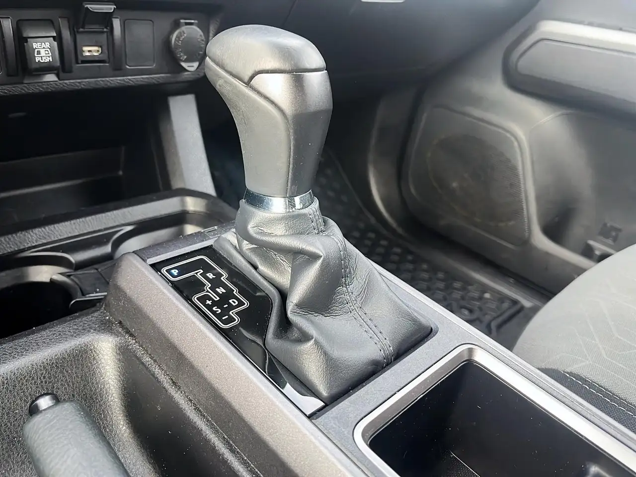 Toyota Tacoma снимка Toyota Tacoma