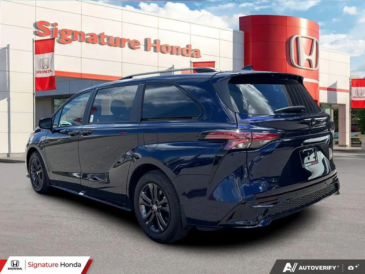 Toyota Sienna снимка Toyota Sienna