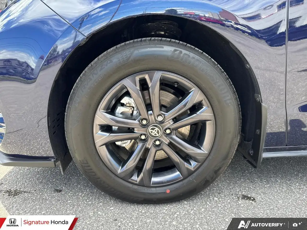 Toyota Sienna снимка Toyota Sienna