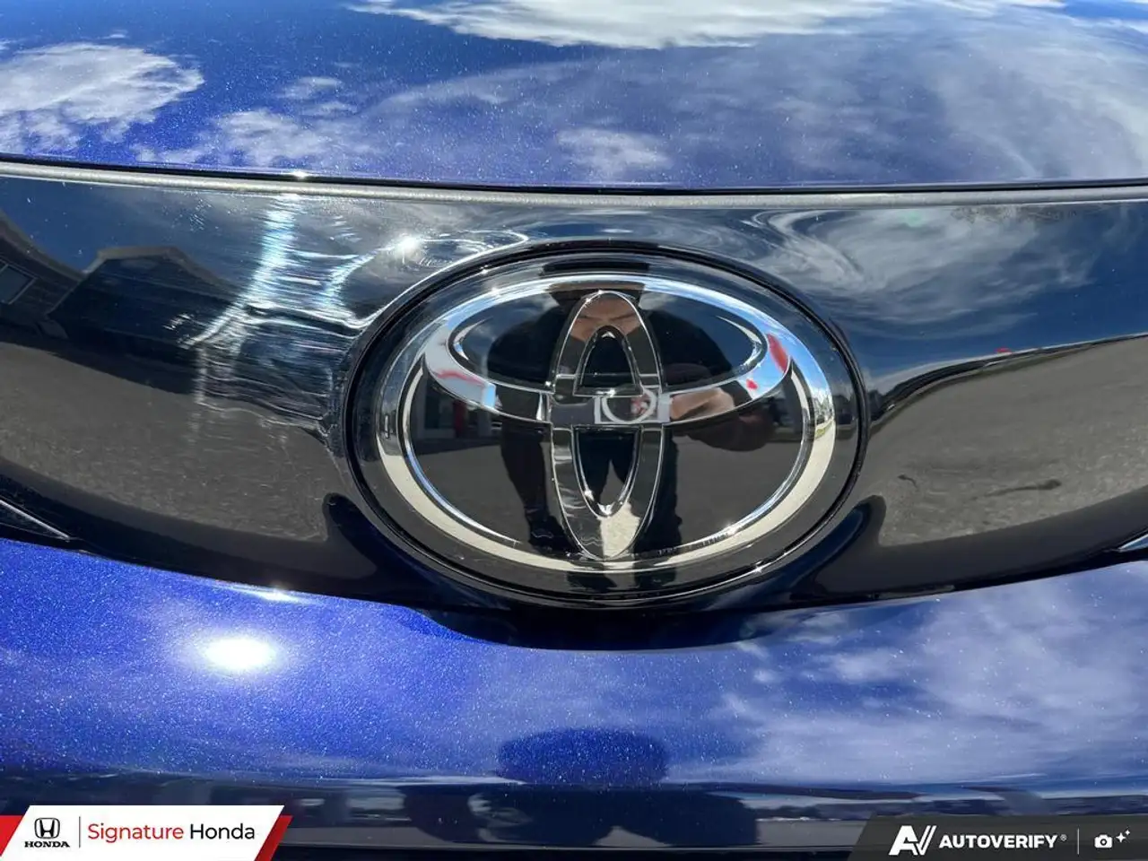 Toyota Sienna снимка Toyota Sienna