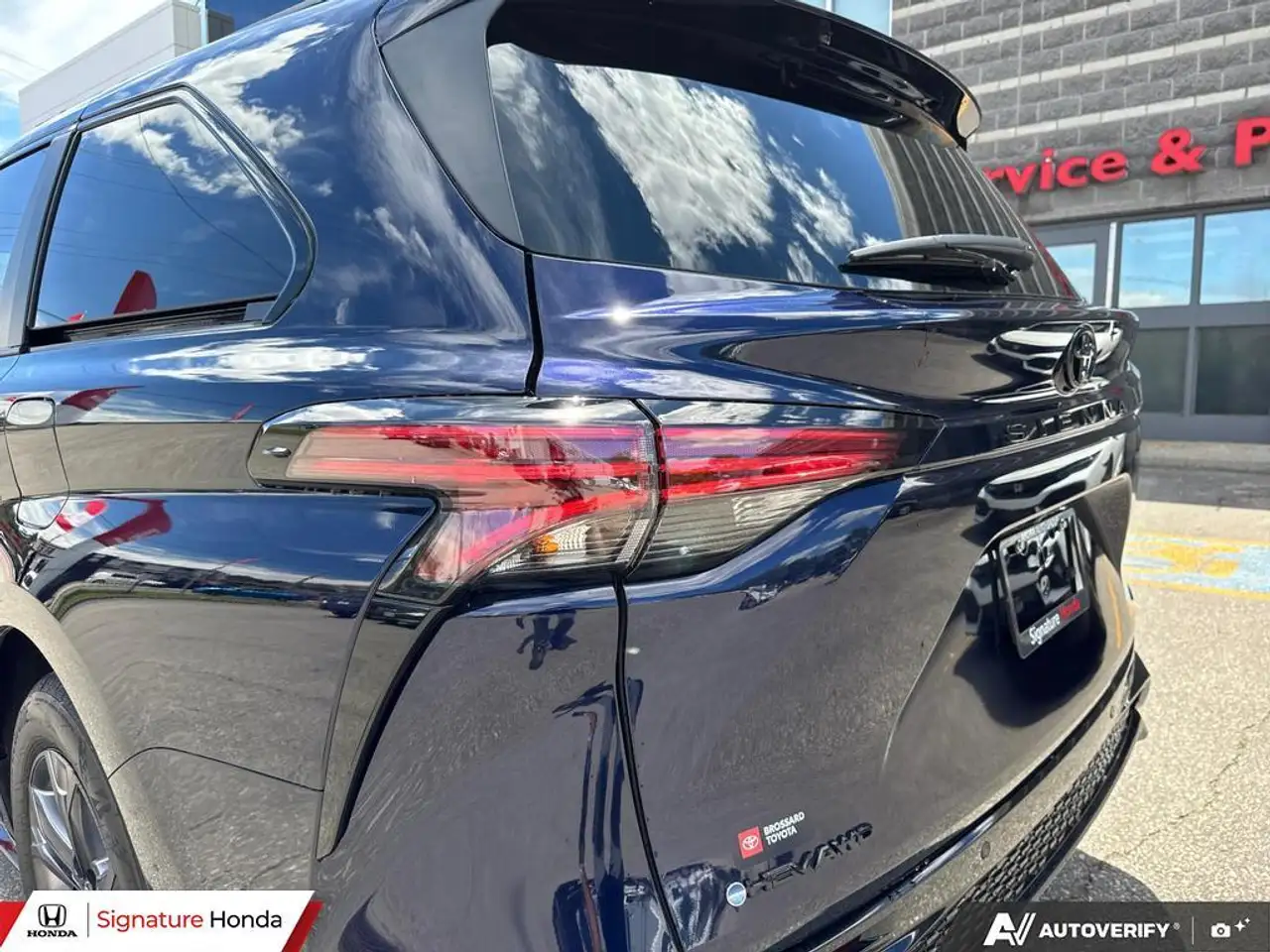 Toyota Sienna снимка Toyota Sienna