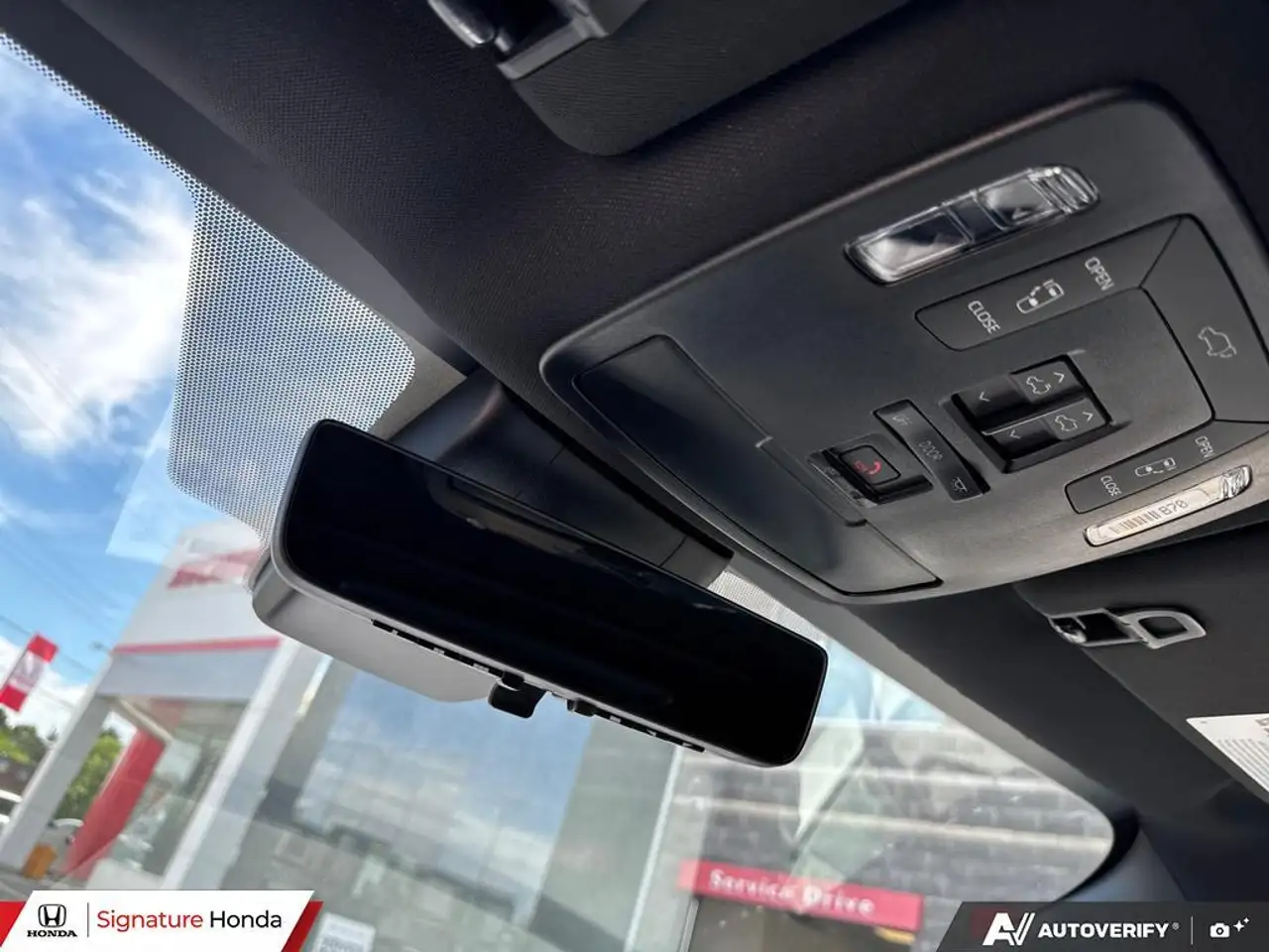 Toyota Sienna снимка Toyota Sienna