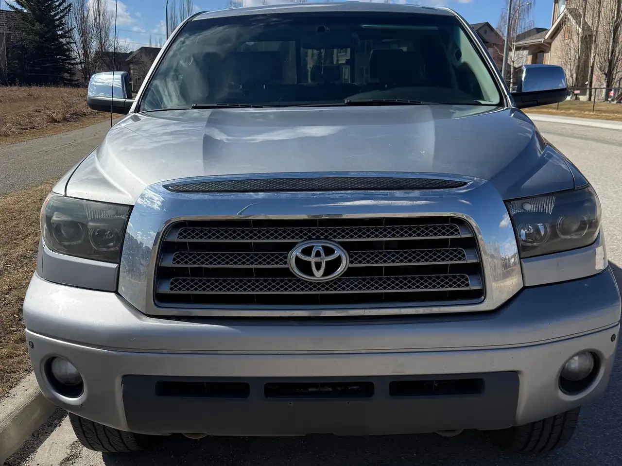 Toyota Tundra снимка Toyota Tundra