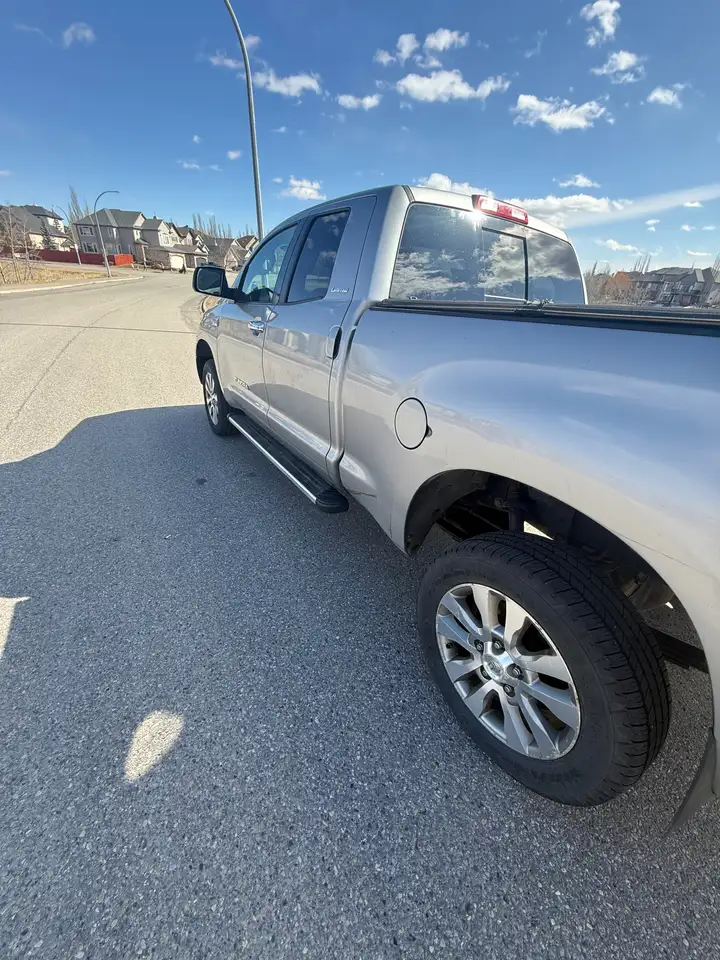 Toyota Tundra снимка Toyota Tundra