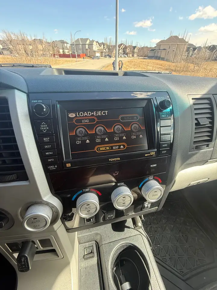 Toyota Tundra снимка Toyota Tundra