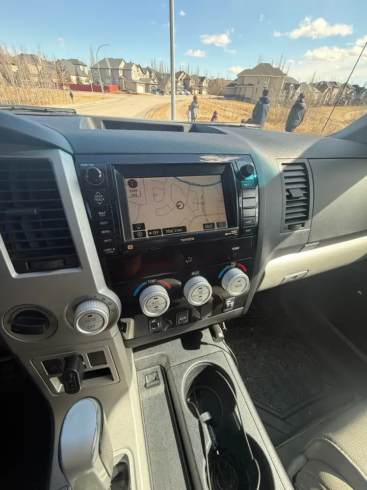 Toyota Tundra снимка Toyota Tundra