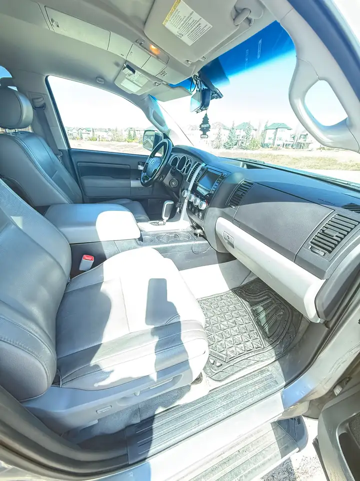 Toyota Tundra снимка Toyota Tundra