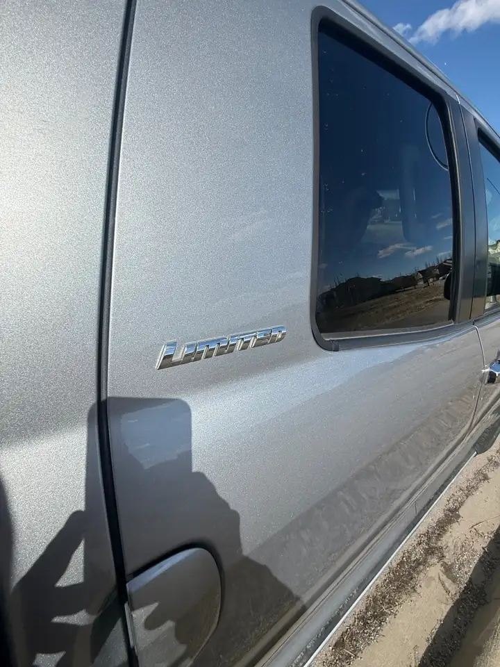 Toyota Tundra снимка Toyota Tundra