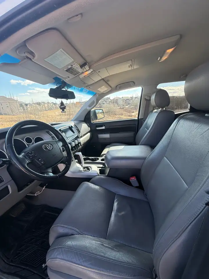 Toyota Tundra снимка Toyota Tundra