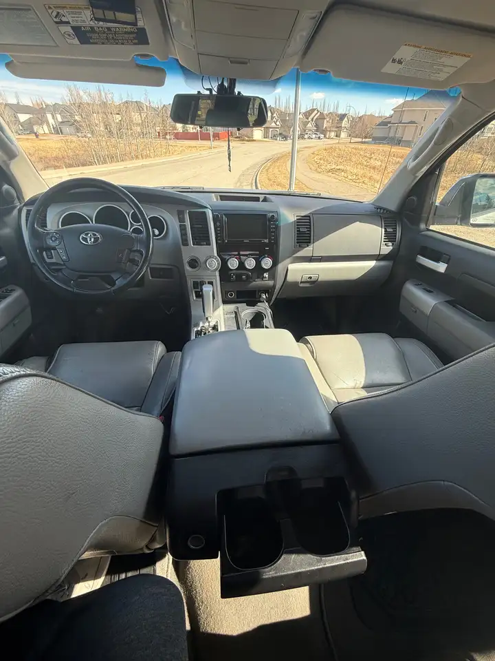 Toyota Tundra снимка Toyota Tundra