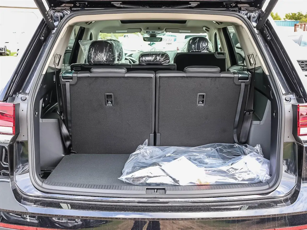 Volkswagen Atlas photo Volkswagen Atlas