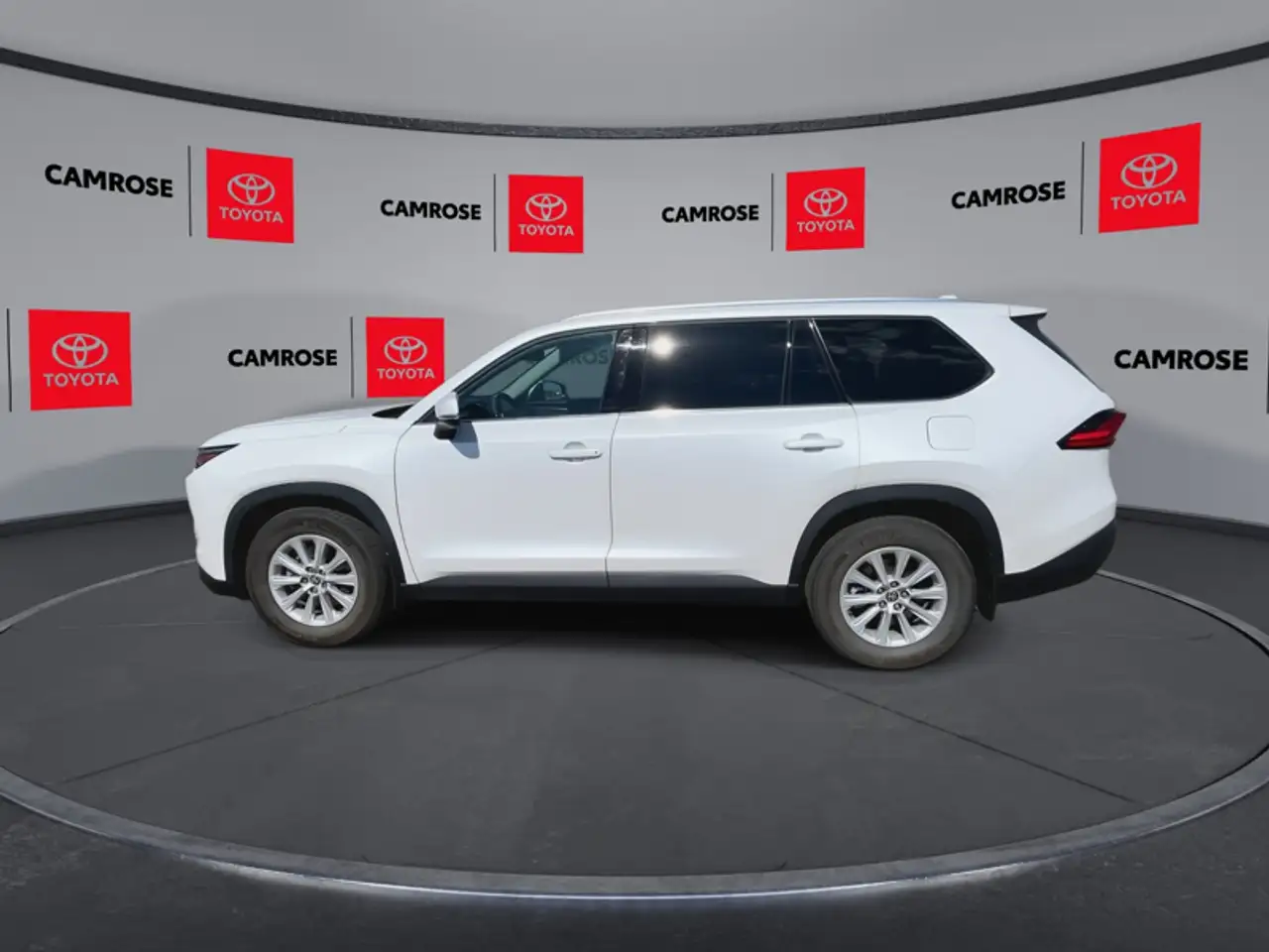 Toyota Grand Highlander снимка Toyota Grand Highlander