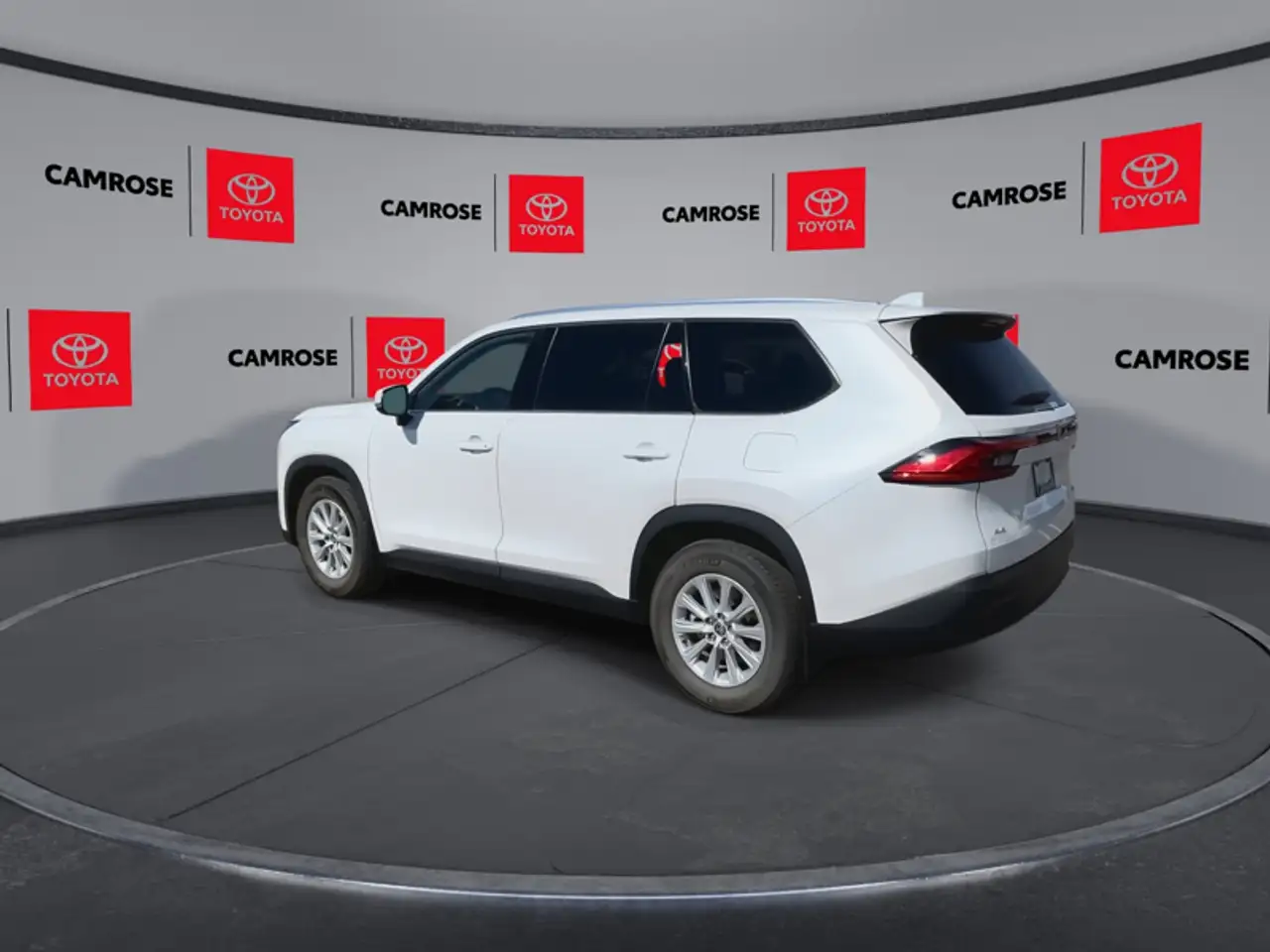 Toyota Grand Highlander снимка Toyota Grand Highlander