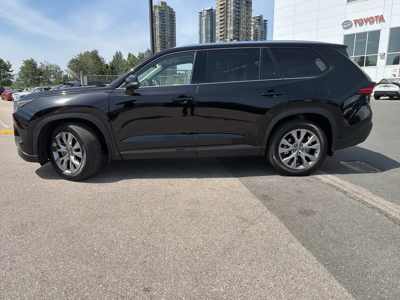 Toyota Grand Highlander снимка Toyota Grand Highlander