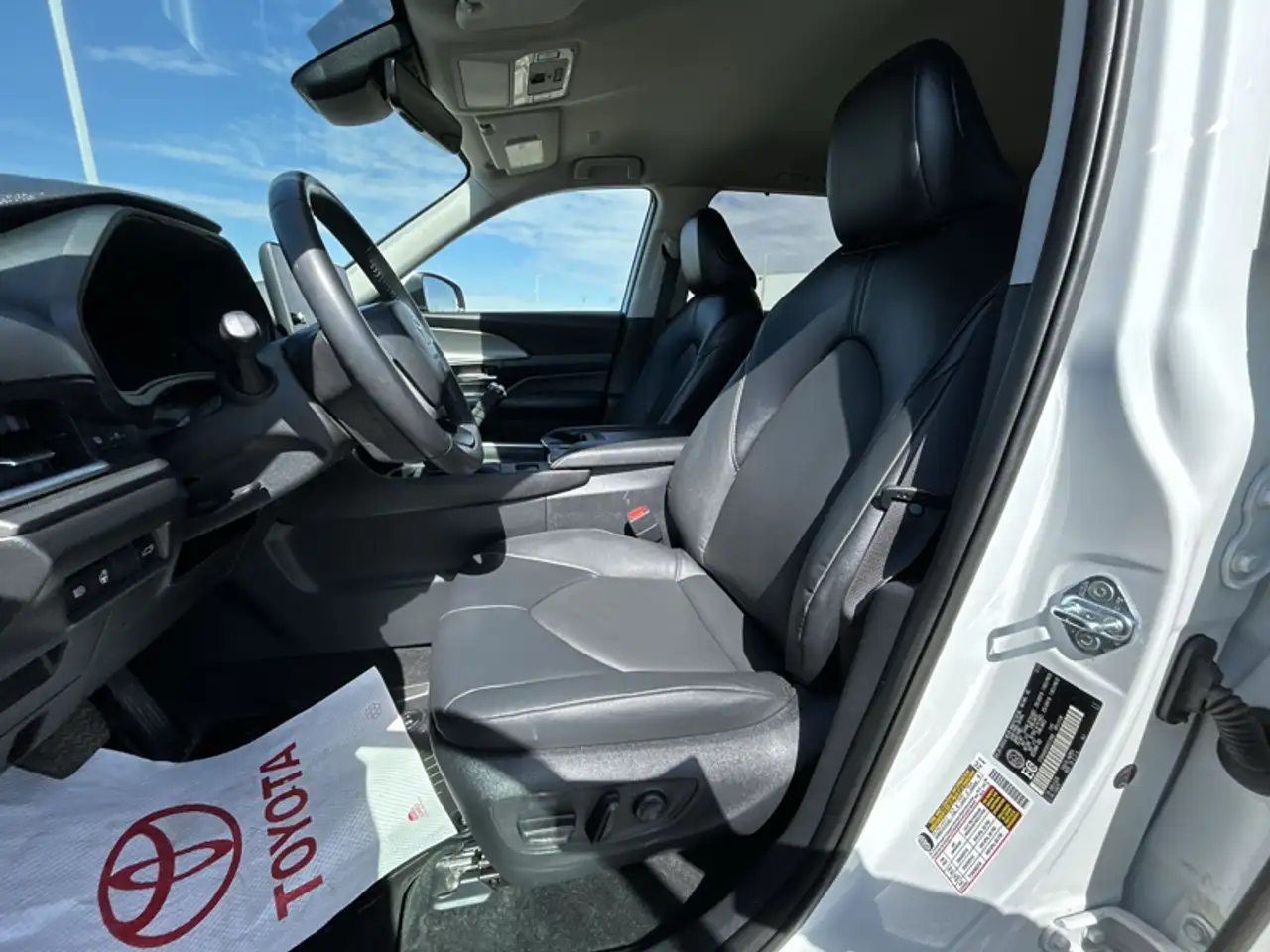 Toyota Grand Highlander снимка Toyota Grand Highlander