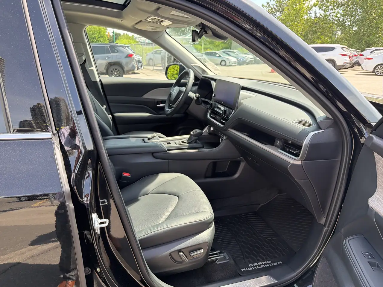 Toyota Grand Highlander снимка Toyota Grand Highlander