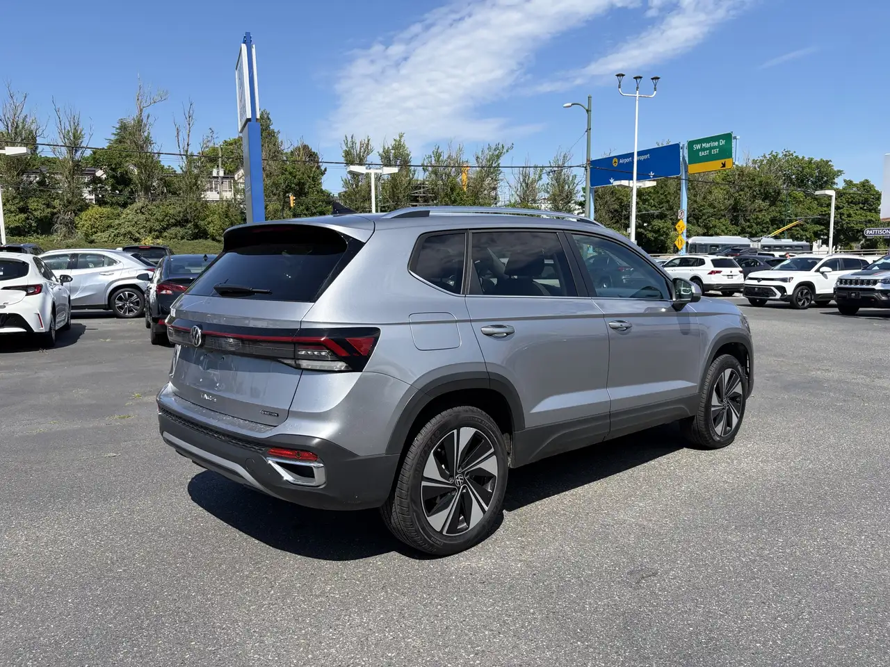 Volkswagen Taos photo Volkswagen Taos