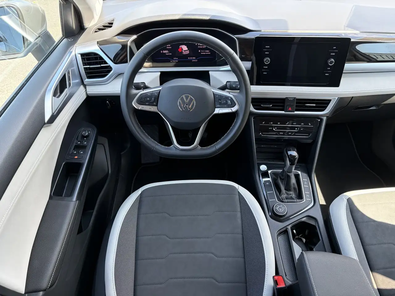 Volkswagen Taos photo Volkswagen Taos