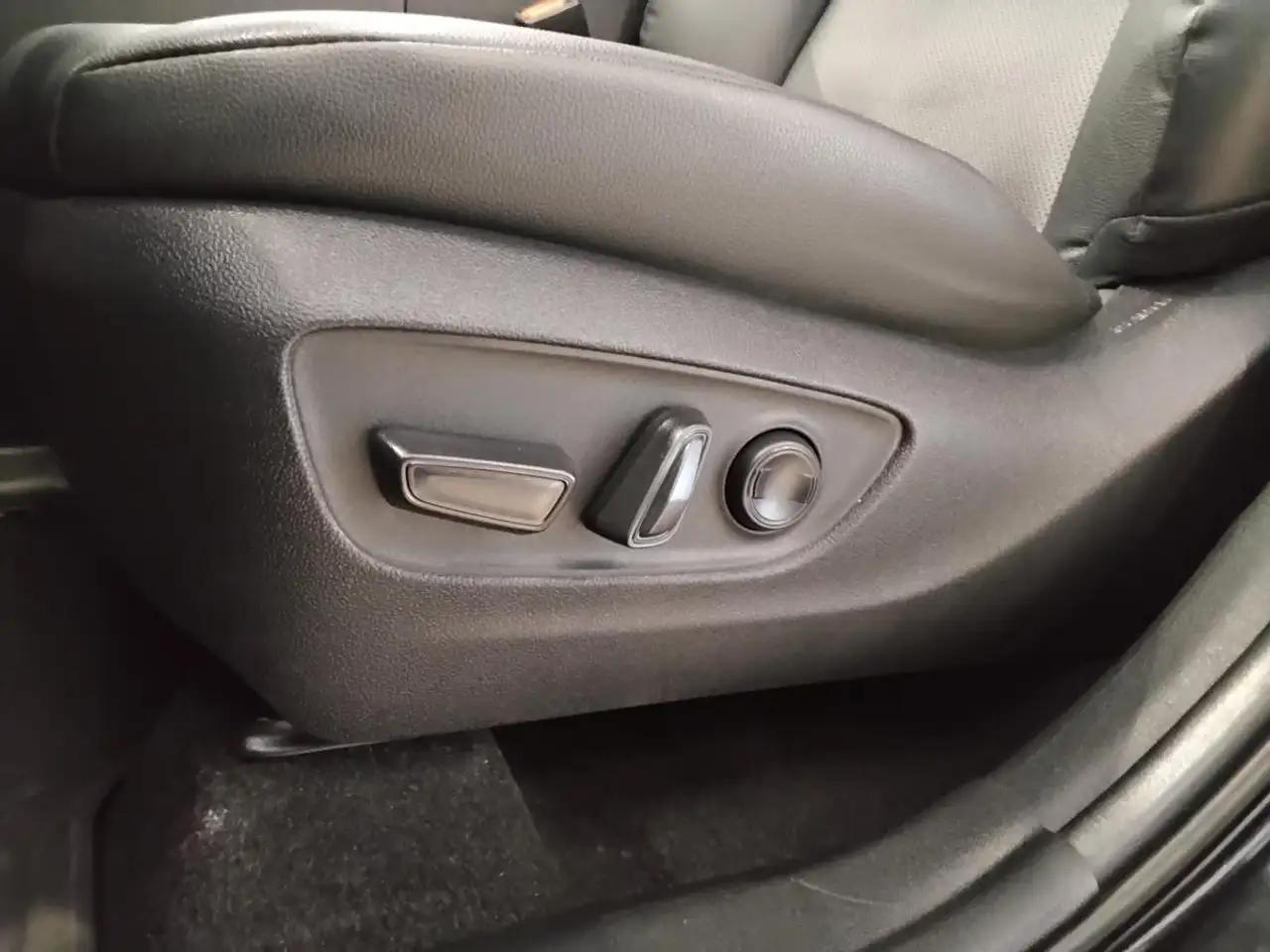 Toyota Grand Highlander fotografie Toyota Grand Highlander