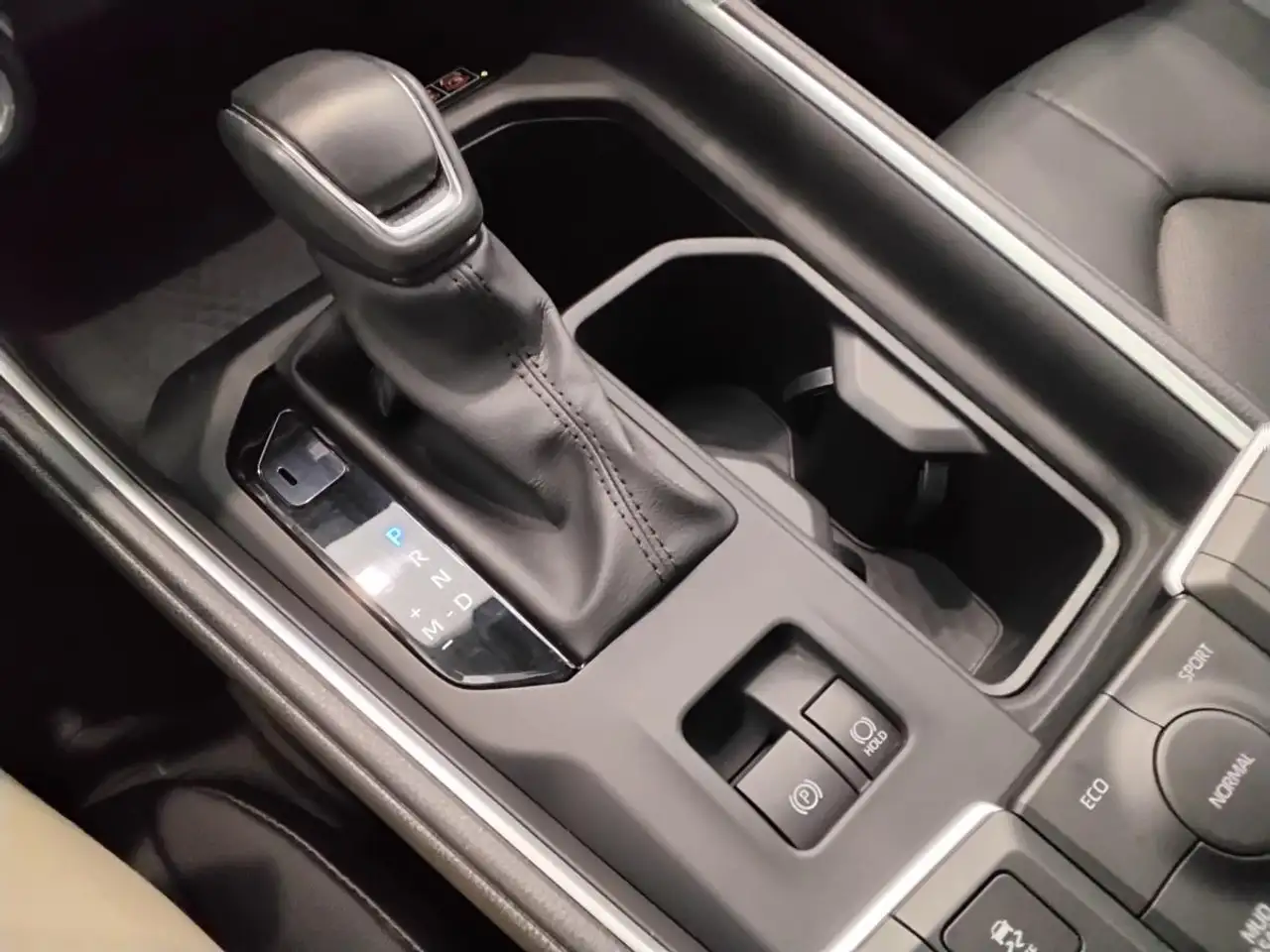 Toyota Grand Highlander fotografie Toyota Grand Highlander