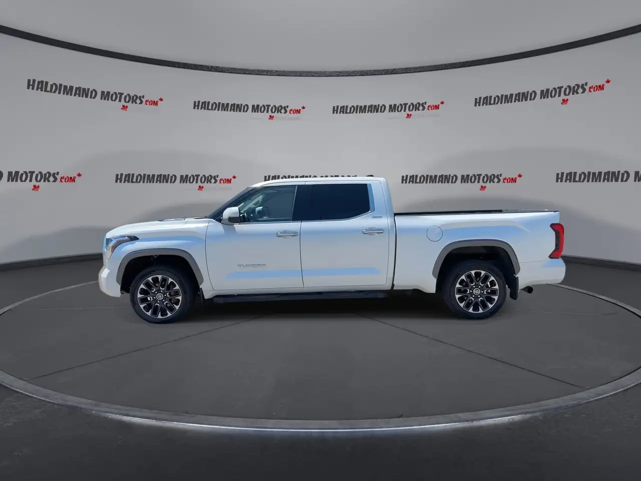 Toyota Tundra снимка Toyota Tundra