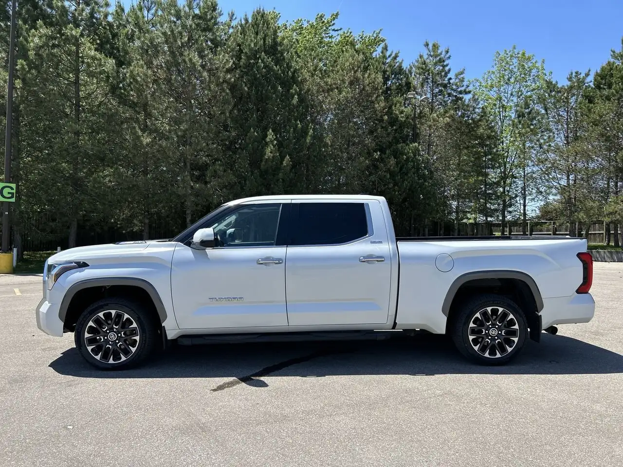 Toyota Tundra снимка Toyota Tundra