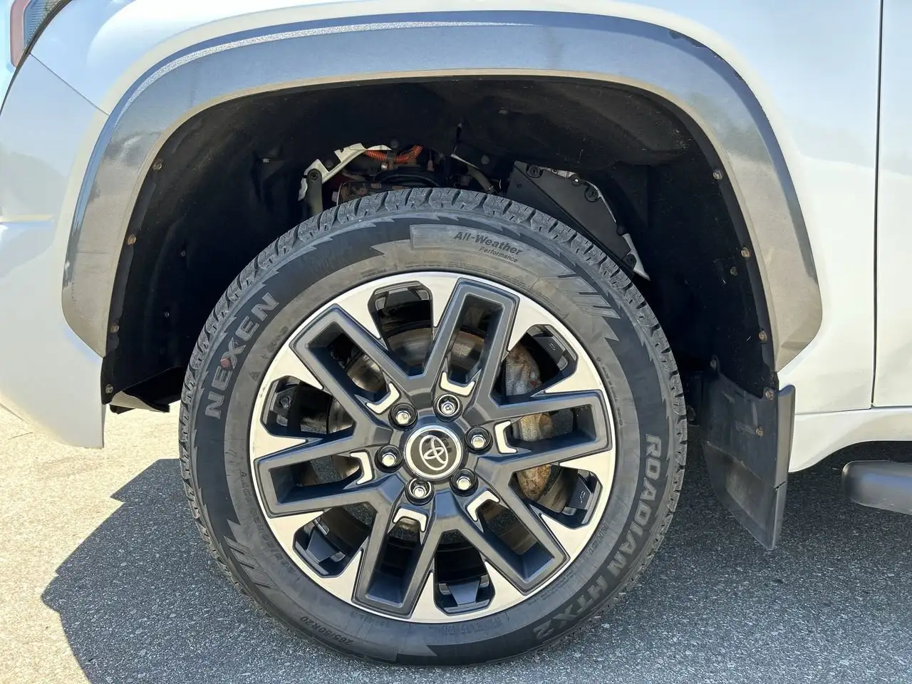 Toyota Tundra снимка Toyota Tundra