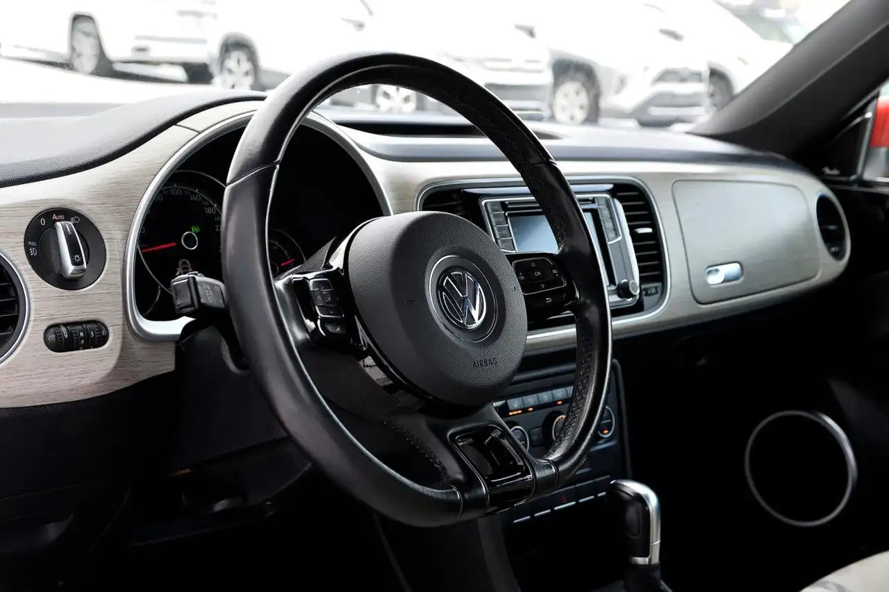 Volkswagen Beetle снимка Volkswagen Beetle