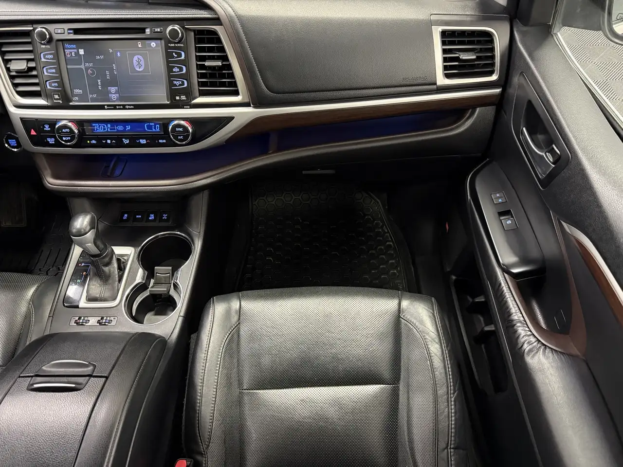 Toyota Highlander photo Toyota Highlander