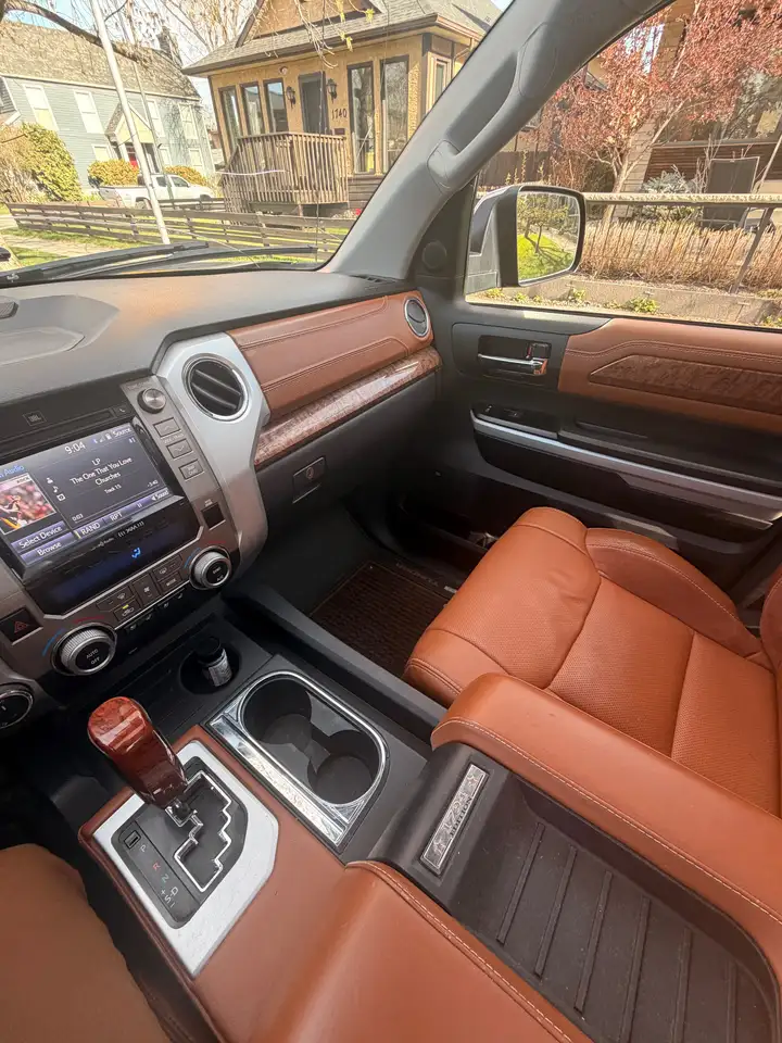 Toyota Tundra снимка Toyota Tundra