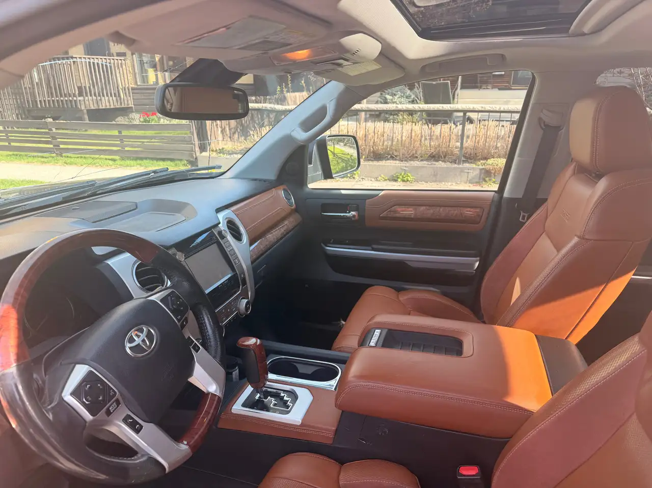 Toyota Tundra снимка Toyota Tundra