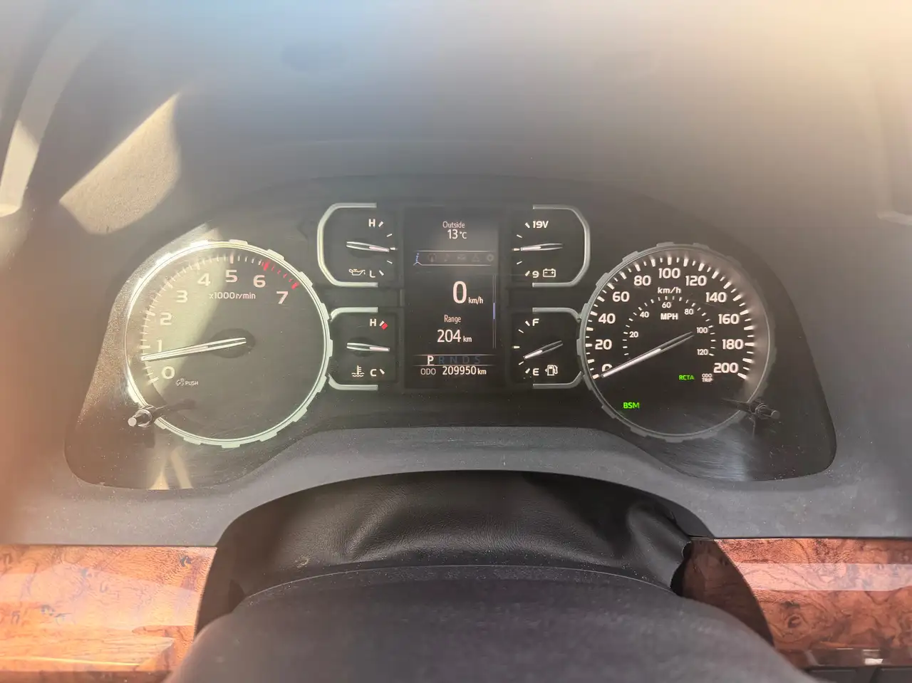 Toyota Tundra снимка Toyota Tundra