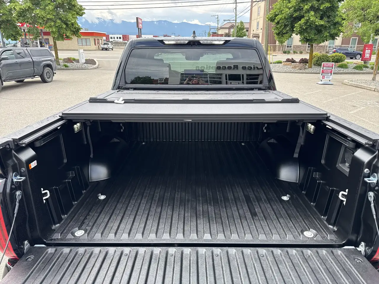 Toyota Tundra снимка Toyota Tundra