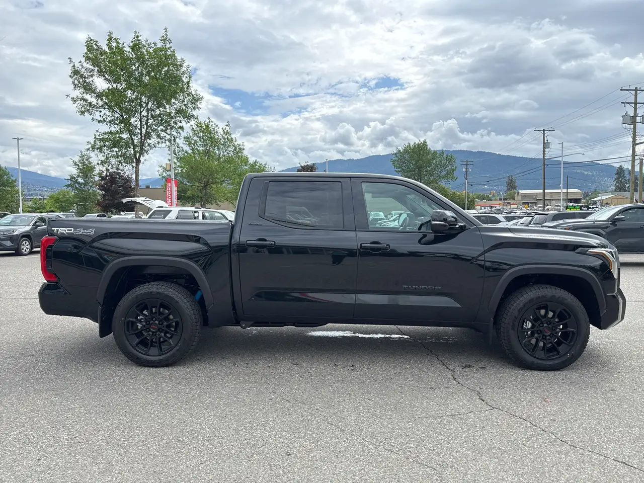 Toyota Tundra снимка Toyota Tundra